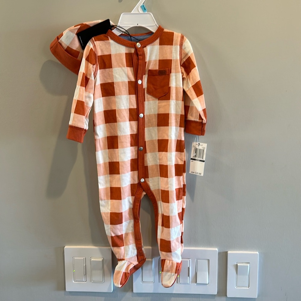 3-6 month bodysuit & hat. NWT